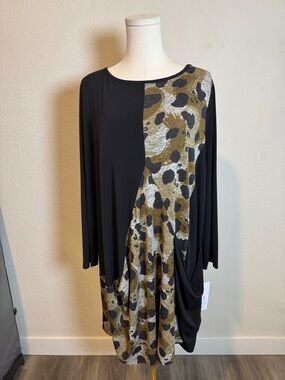 NWT IC COLLECTION Asymmetrical Tunic Top with Animal Print Panel size XL